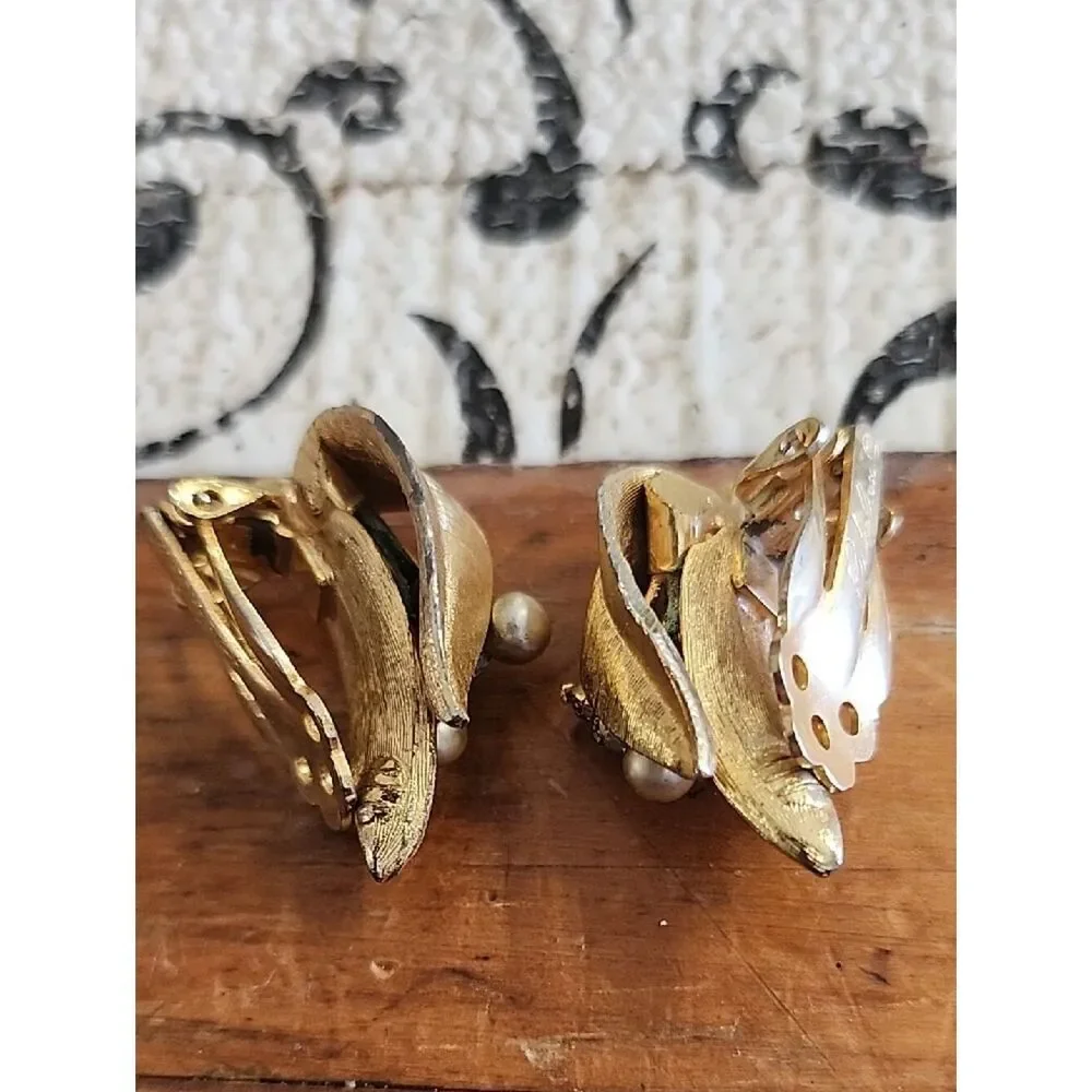 Vintage  Gold-Tone Pearl Cluster Leaf Clip-On Earrings